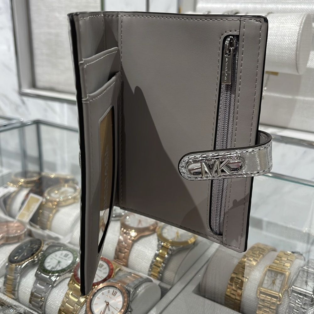 Michael Kors Empire Metallic Crocodile Embossed Leather Passport Wallet NWT - Picture 14 of 16